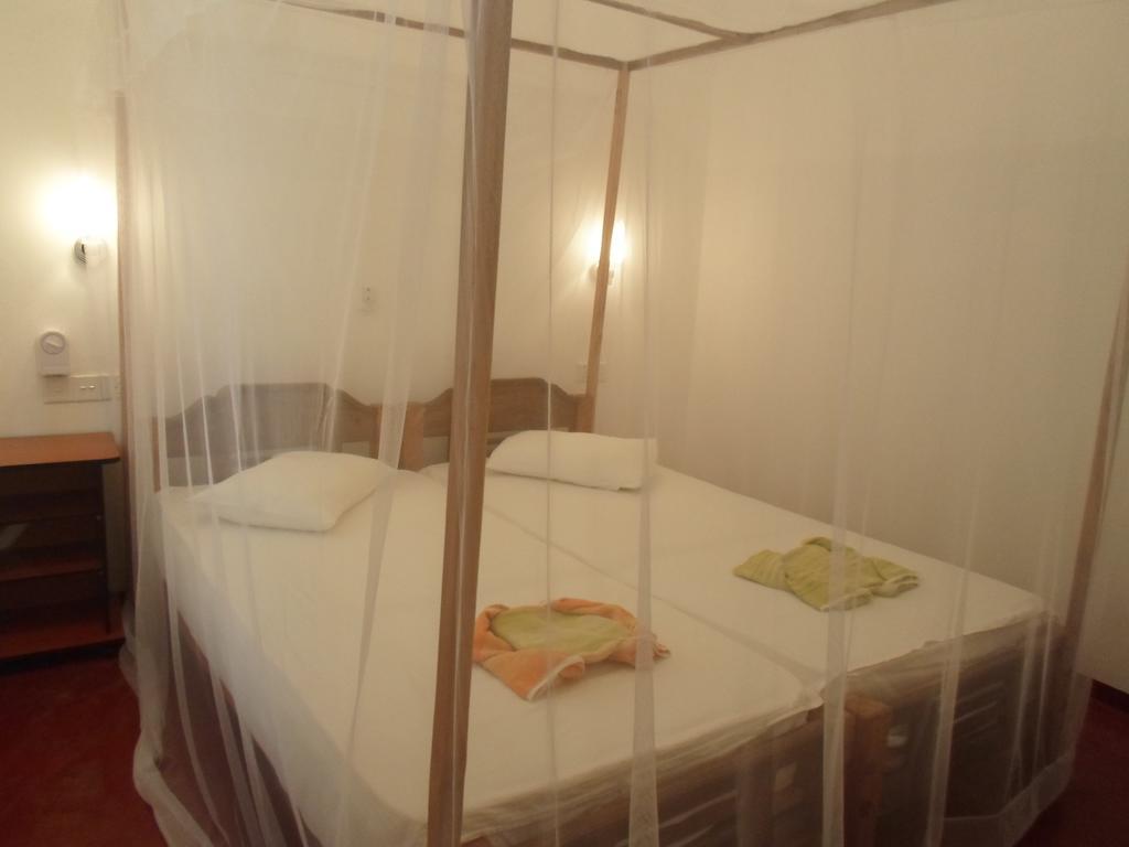 Surf & Sand Hotel Arugambay Arugam Bay Habitación foto